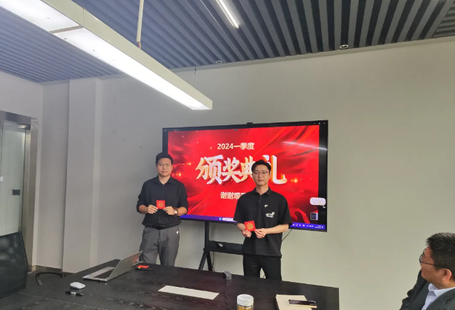 image-10 j9游戏风管销售中心员工一季度颁奖
